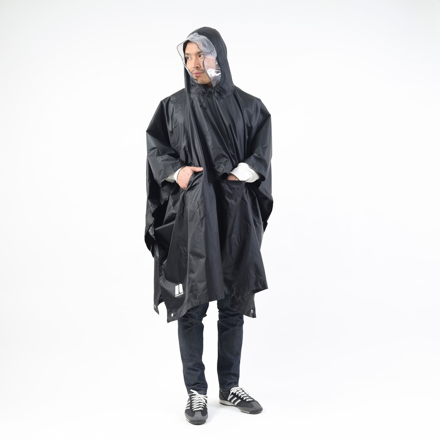 メンズ男性モデルREISHIN雨具着用撮影