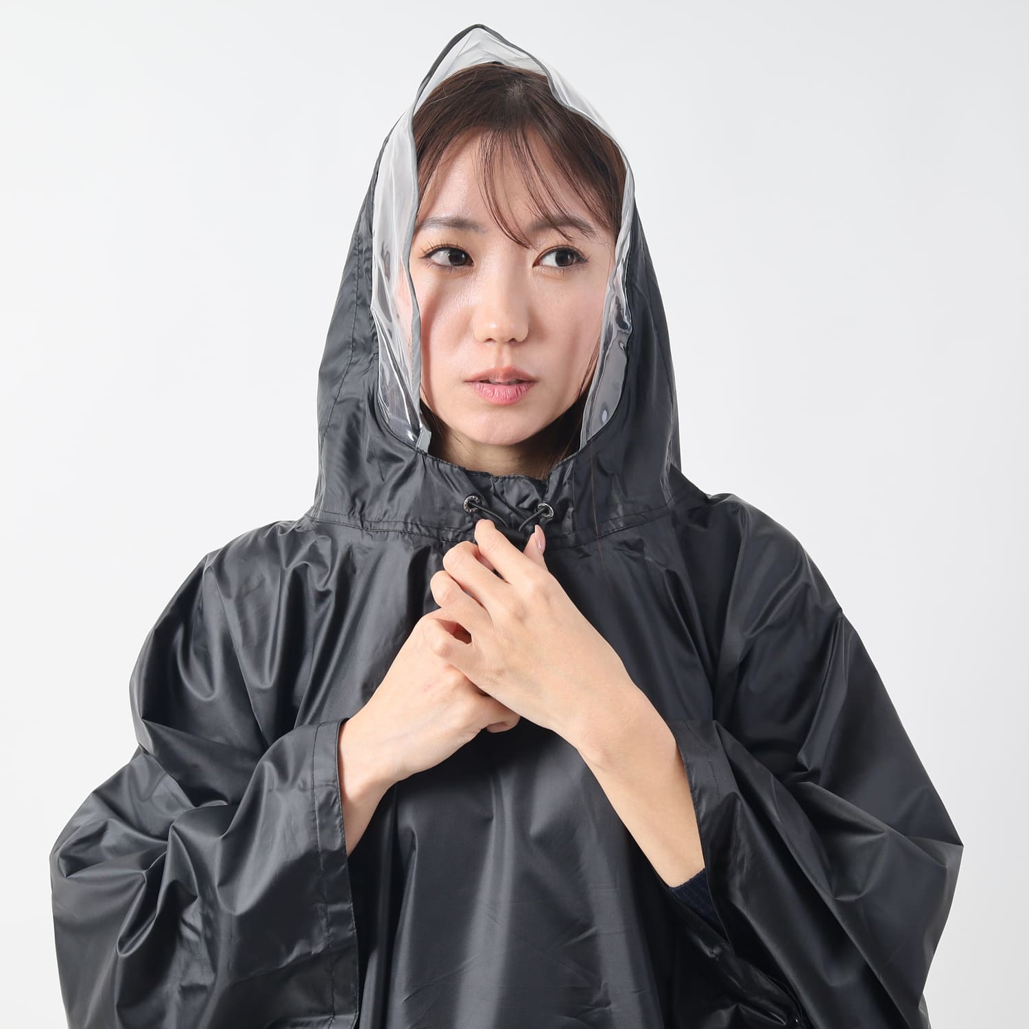 商品モデルHALUNA雨具着用撮影